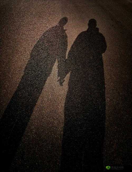 情侣之间晚上做运动有关灯的吗:这是个值得探讨的问题