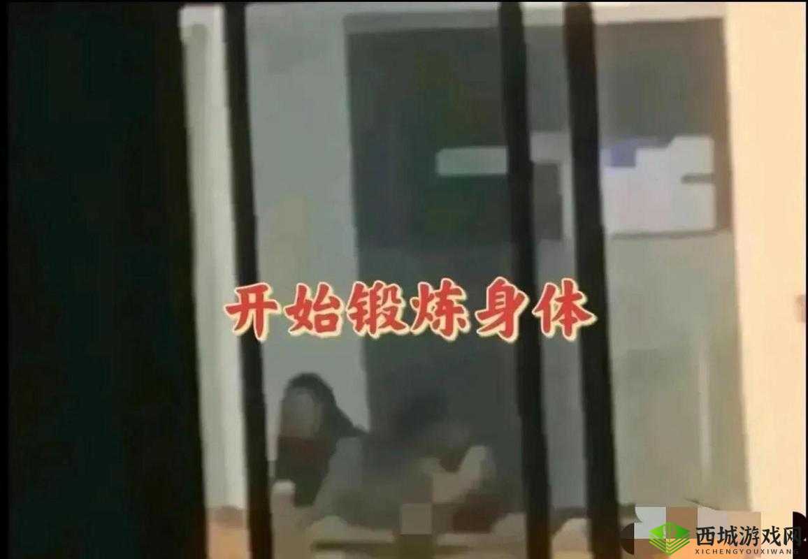 情侣晚上做运动时的着装选择:舒适与性感的平衡之道