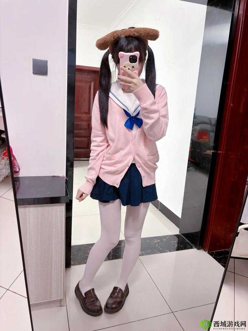 小14萝最新视频在线观看:揭秘她的日常生活与可爱瞬间,粉丝必看