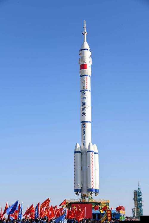 一路火箭顶部怎么过？通关攻略分享