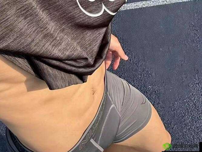 篮球体育生寝室惊现飞机,这到底是怎么回事?引发众人好奇与热议