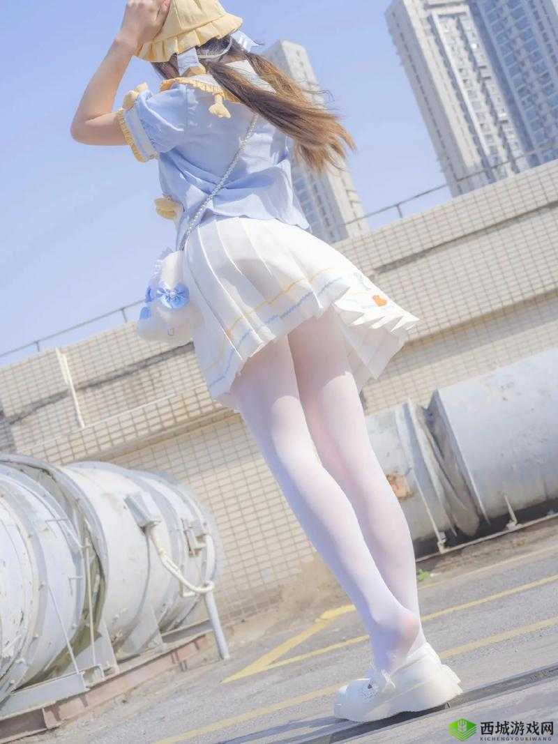 穿白裤袜不脱直接尿的真实体验分享:网友热议与实用建议全解析