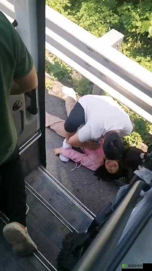 公交车灌满好爽H:揭秘城市交通中的意外惊喜与乘客的真实体验