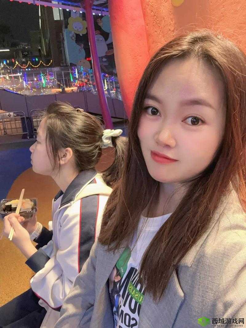 14岁农村女孩怀孕引关注,背后原因究竟是什么?这一现象该如何应对?需要强调的是,14岁女孩怀孕是一个严肃且需要妥善处理的社会问题,我们应该给予足够的重视和关怀,保护未成年人的权益和身心健康