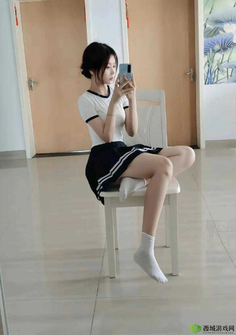 校花的美腿是否能让你爽一晚?这个问题引发了广泛关注