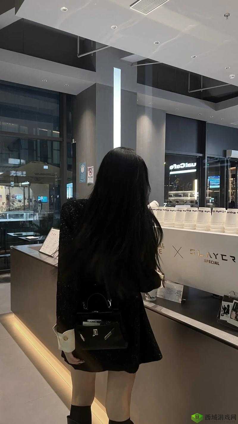 韩国演艺圈黑色衣服叫什么?揭秘韩流明星穿搭背后的时尚密码与流行趋势