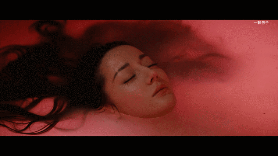 国产影视剧中的高潮情节揭秘:白浆喷涌瞬间如何成为观众热议焦点?