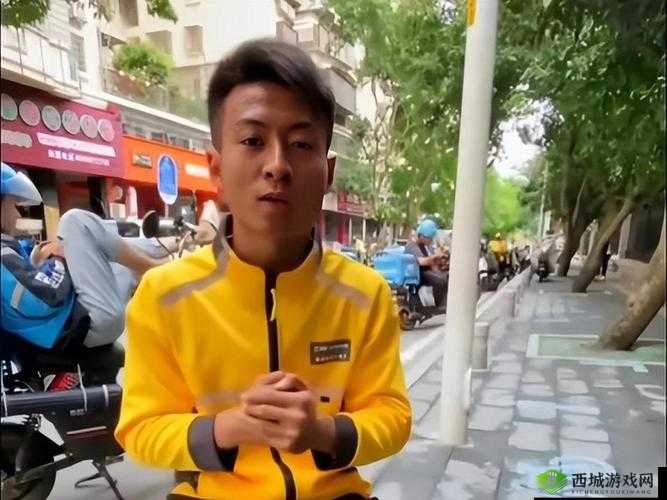 体育生当着外卖chinese2:他们的双重身份如何平衡学业与兼职生活?